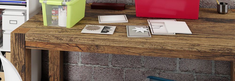 Aufbewahrungsboxen auf einem Tisch